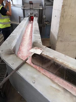 Metaalwastrog met het elektrische verwarmen voor staaf het gieten in een aluminium casthouse.