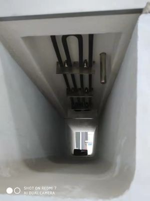 Metaalwastrog met het elektrische verwarmen voor staaf het gieten in een aluminium casthouse.