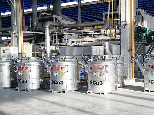 Gemakkelijk te reinigen en opnieuw te bekleden gietlepels voor gesmolten aluminium met hittebestendige handgrepen en een veilig vergrendelingsmechanisme